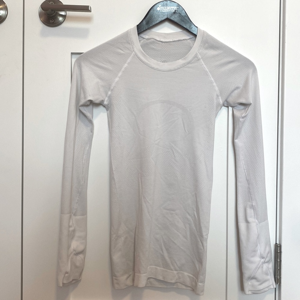 Size 0 lululemon white Swiftly Tech Long Sleeve Shirt 2.0